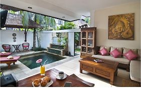 2Br Villa Senin - Minggu Villas Seminyak